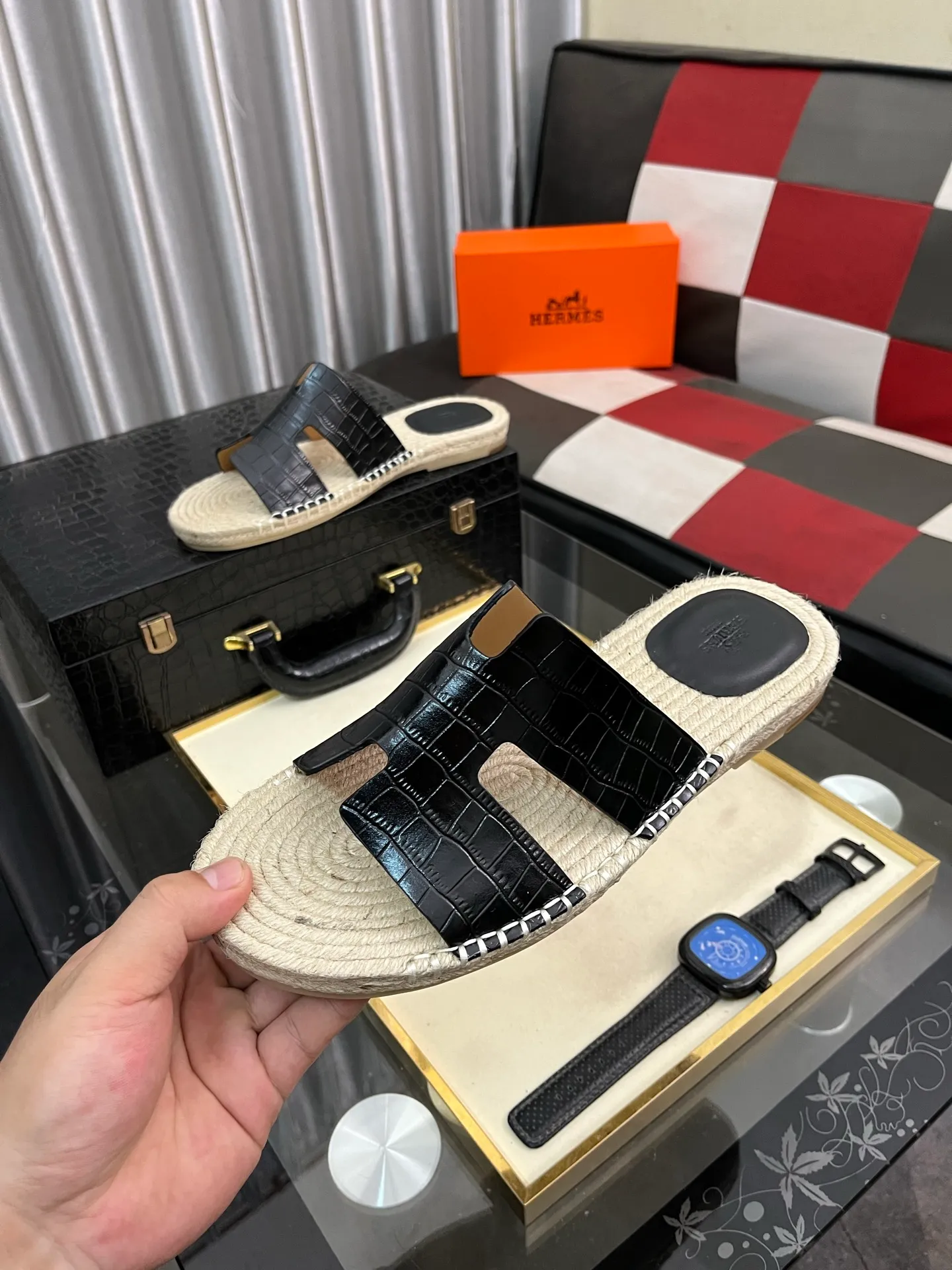 Men's shoes 💰340⌚️⌚️《HERMES》Hermes 💁♂️Men's casual slippers, compare the quality at the counter🧚🏿♂️ The upper layer has a stone pattern with clear texture, showing high-end, high-end, comfortable to wear and versatile. Purely hand-pulled, raw rubber breathable outsole, breathable and comfortable lambskin lining, 100% comfortable density, original rubber outsole wear-resistant code number 38-44. Can be customized 45-46-47